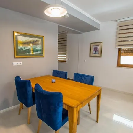 Light De Luxe - With Old Bridge View モスタル