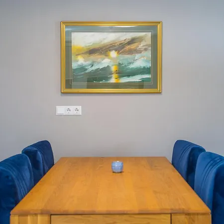 Light De Luxe - With Old Bridge View *