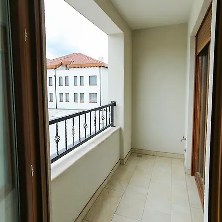 Light De Luxe - With Old Bridge View *