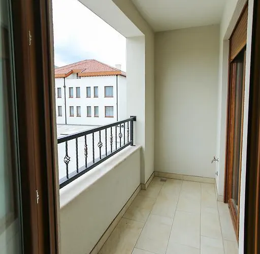 Light De Luxe - With Old Bridge View *